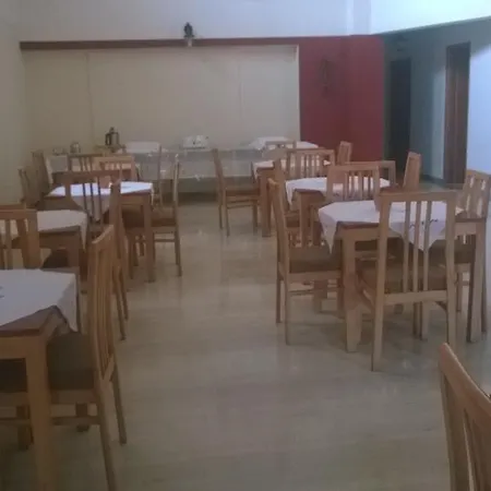 Moustakis Hotell 2*