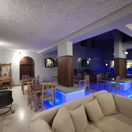 Moustakis מלון 2*